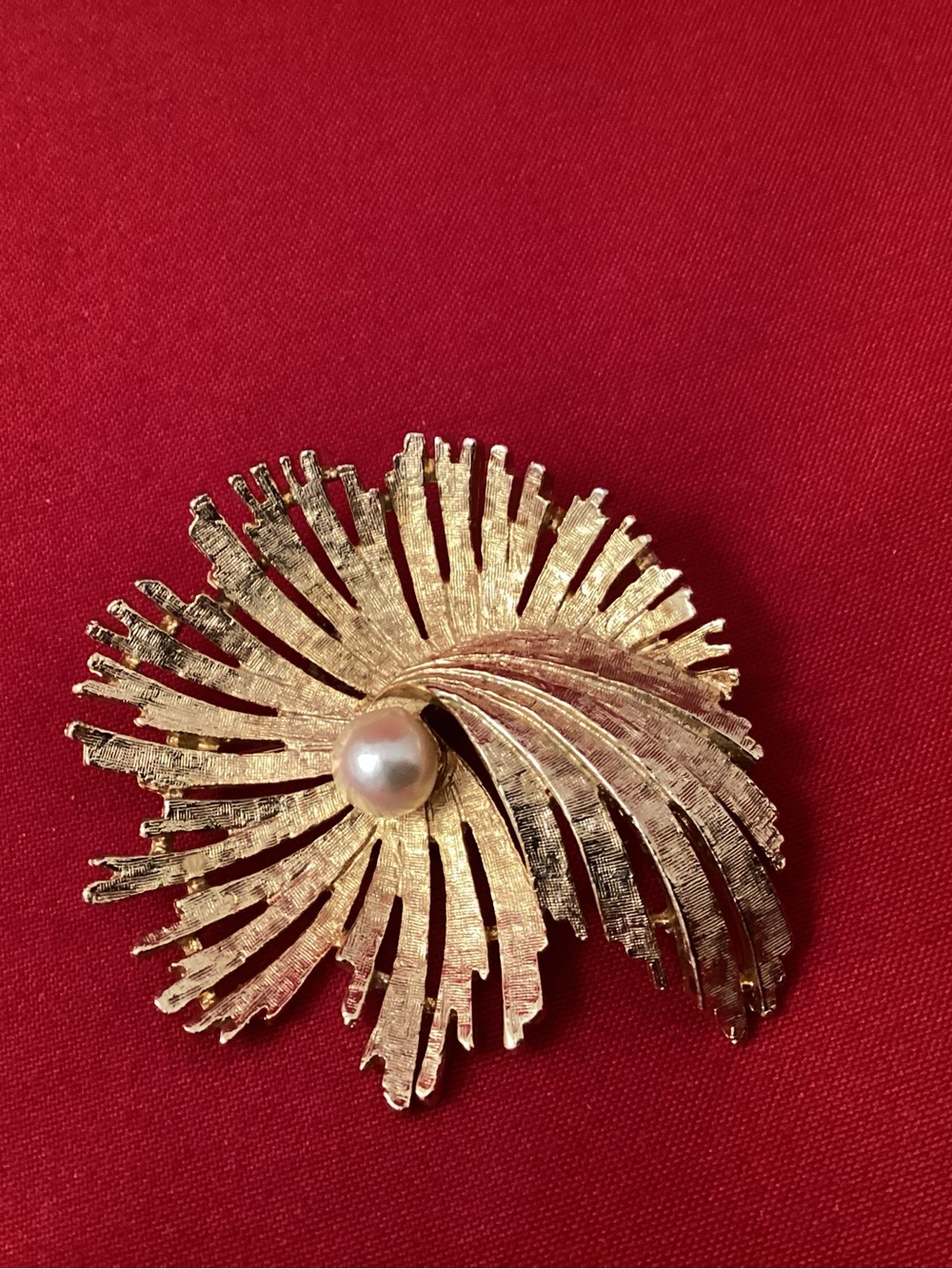 Vintage Capri Signed Gold Tone Circular Faux Pearl Burst Brooch